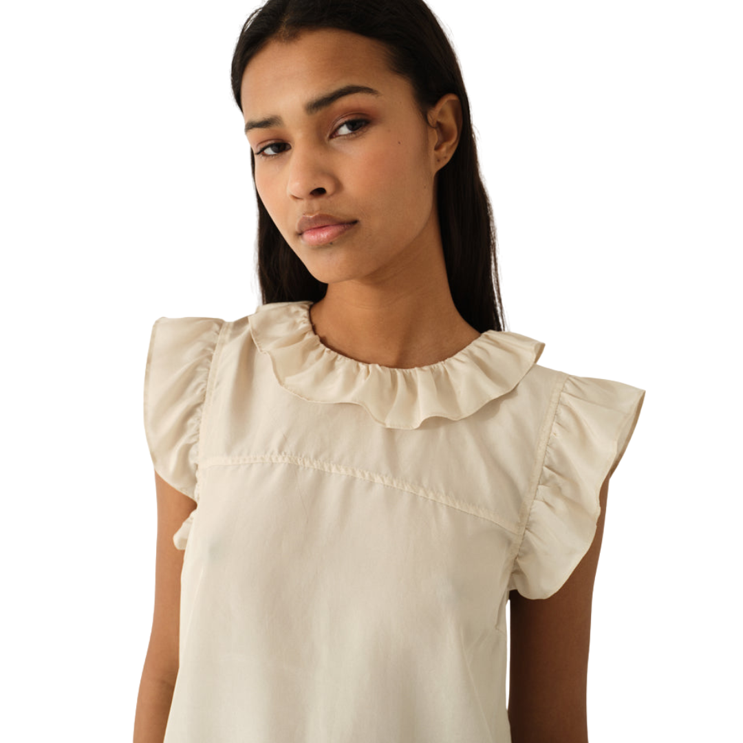 THE GARMENT DARLING SCALLOP TOP