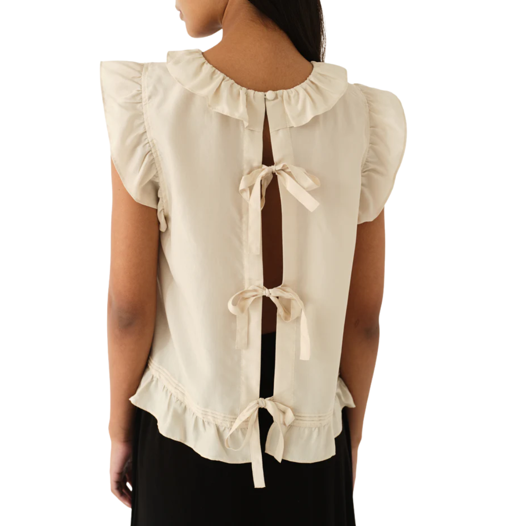 THE GARMENT DARLING SCALLOP TOP